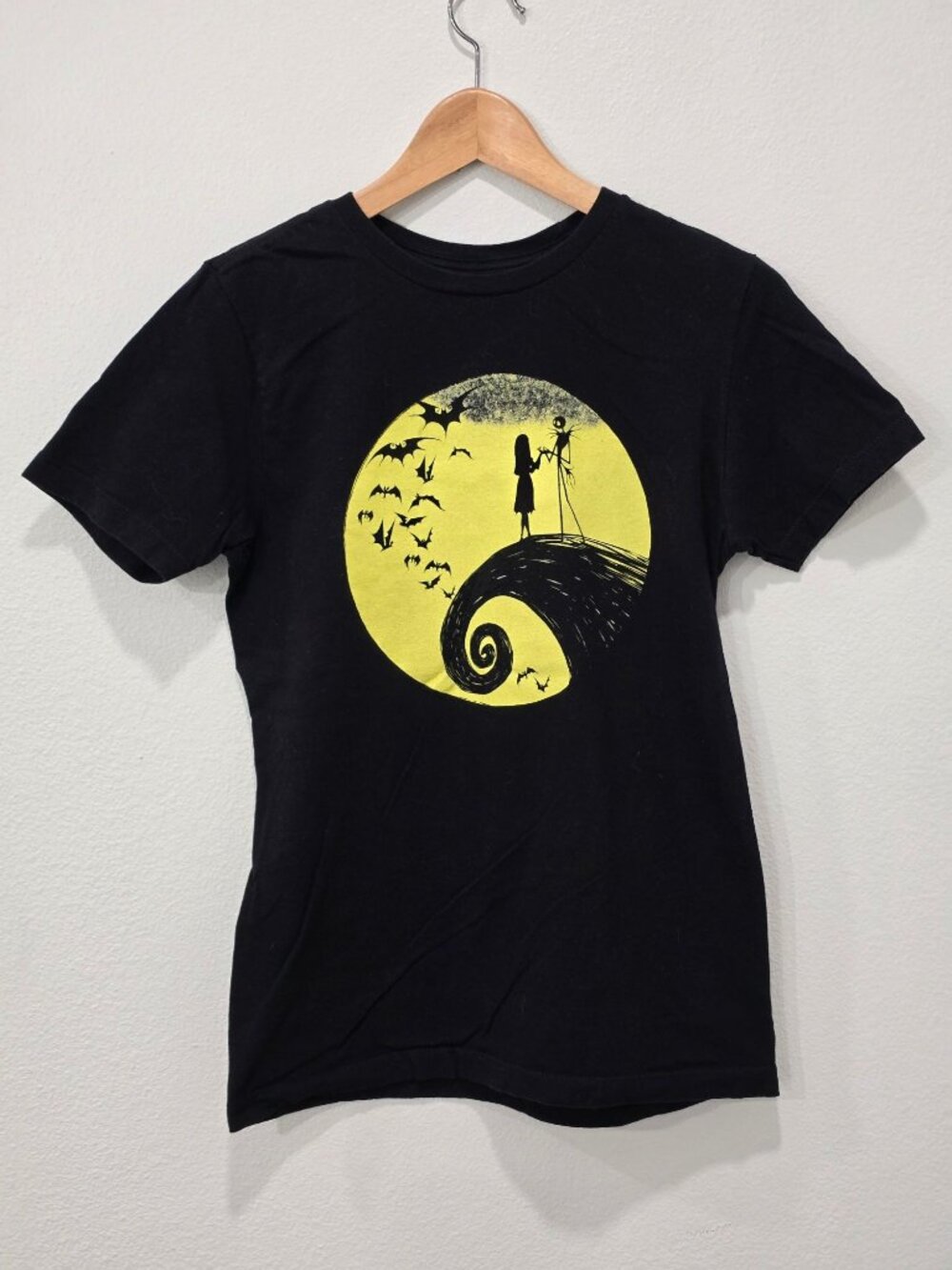 Disney ✦ Nightmare Before Christmas Tee ✦ Yellow Moon Graphic Black Fandom XS - Picture 2 of 10